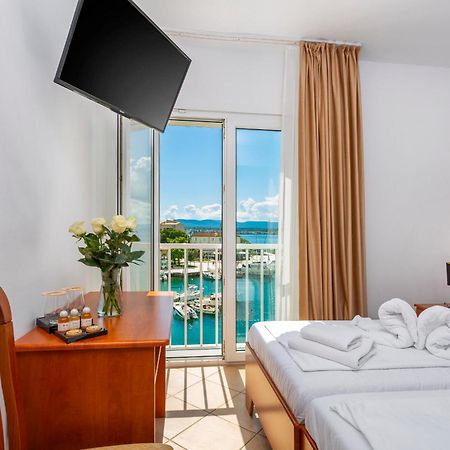 Hotel Adria マリンスカ エクステリア 写真