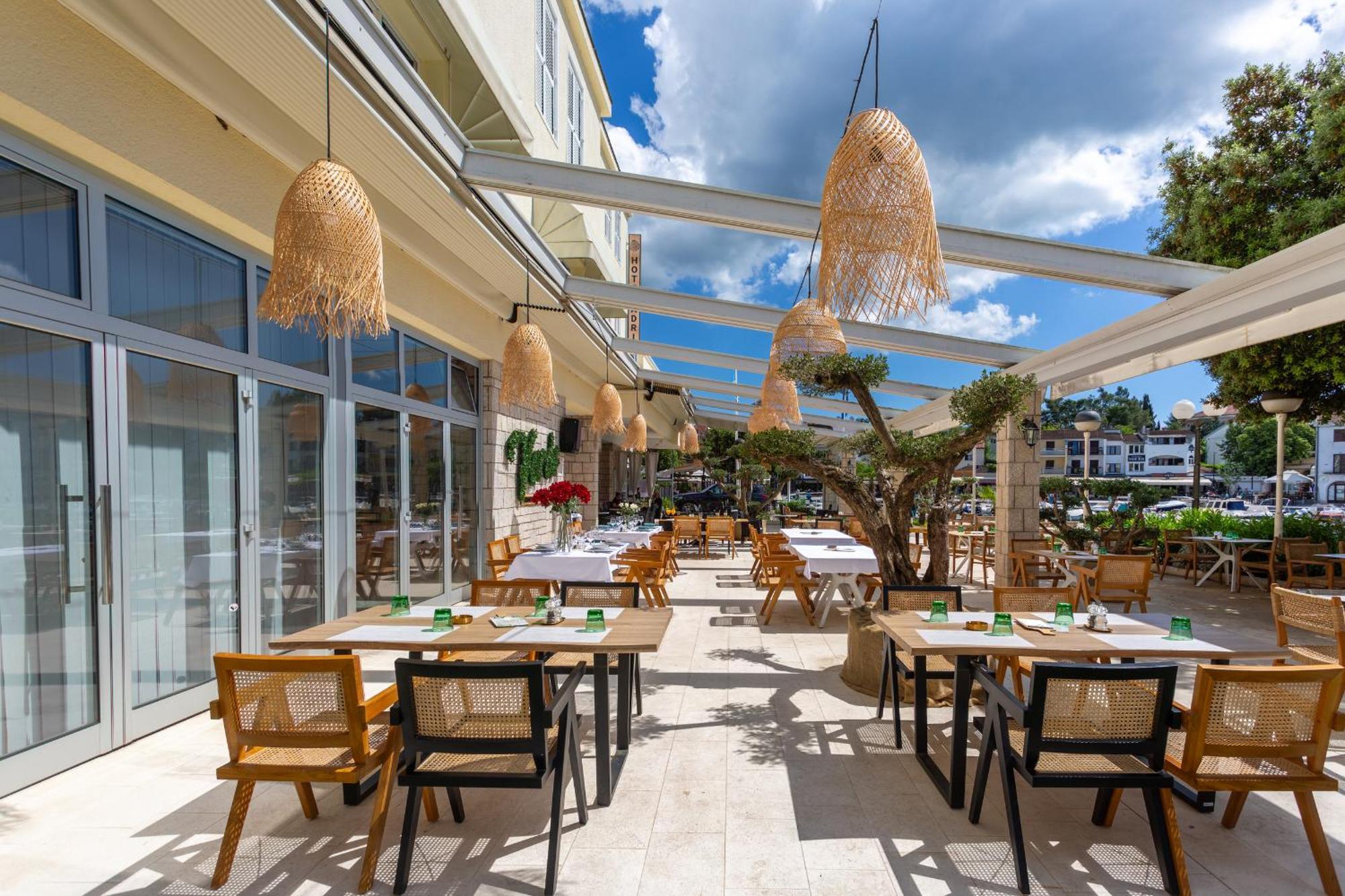 Hotel Adria マリンスカ エクステリア 写真