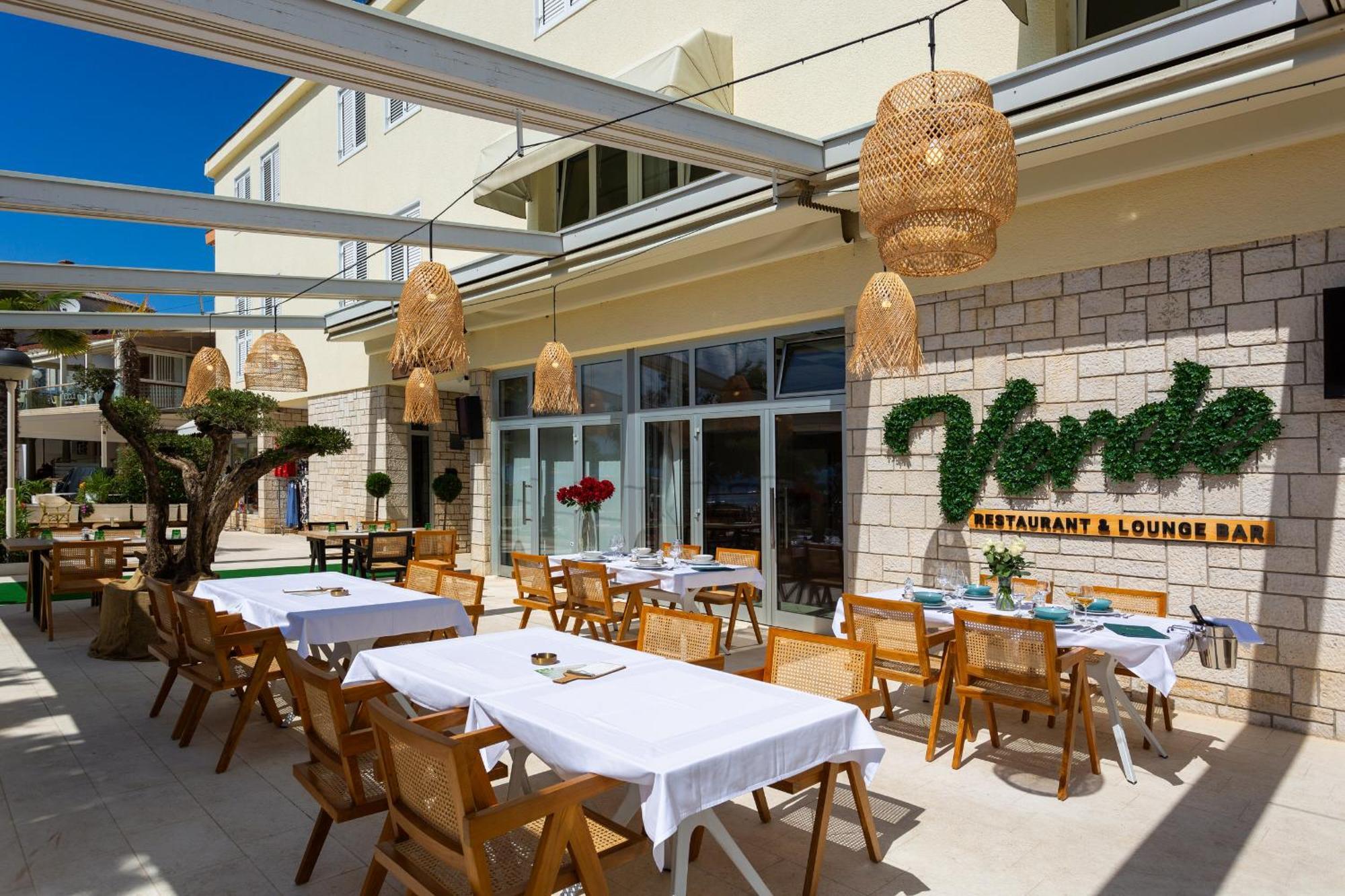 Hotel Adria マリンスカ エクステリア 写真