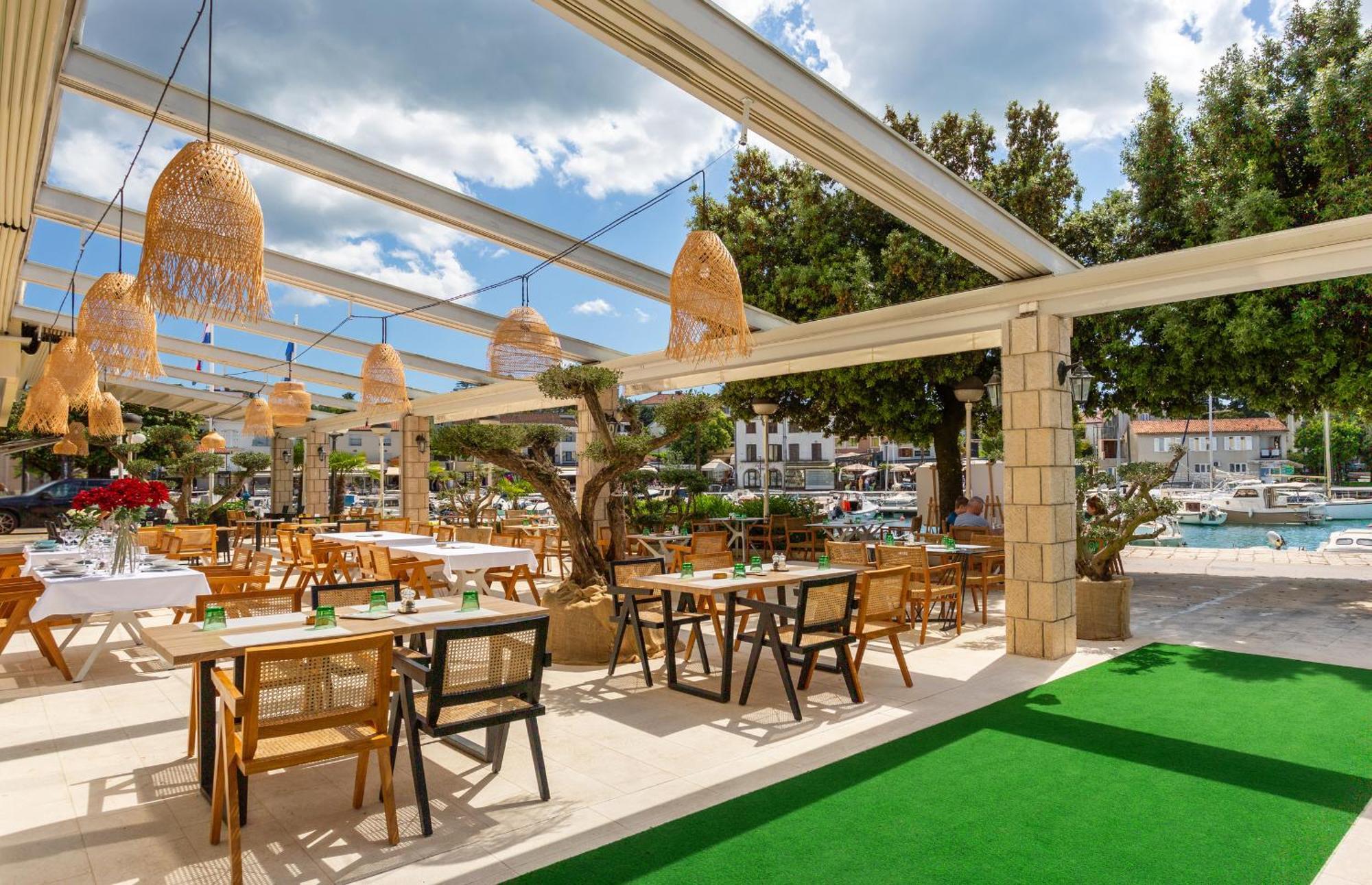 Hotel Adria マリンスカ エクステリア 写真