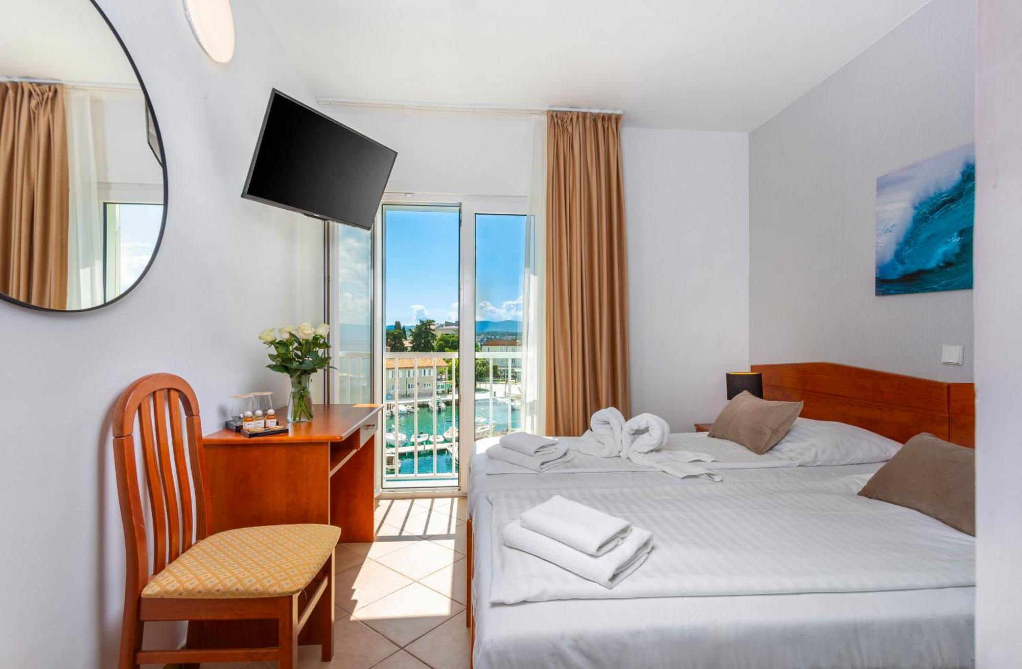 Hotel Adria マリンスカ エクステリア 写真