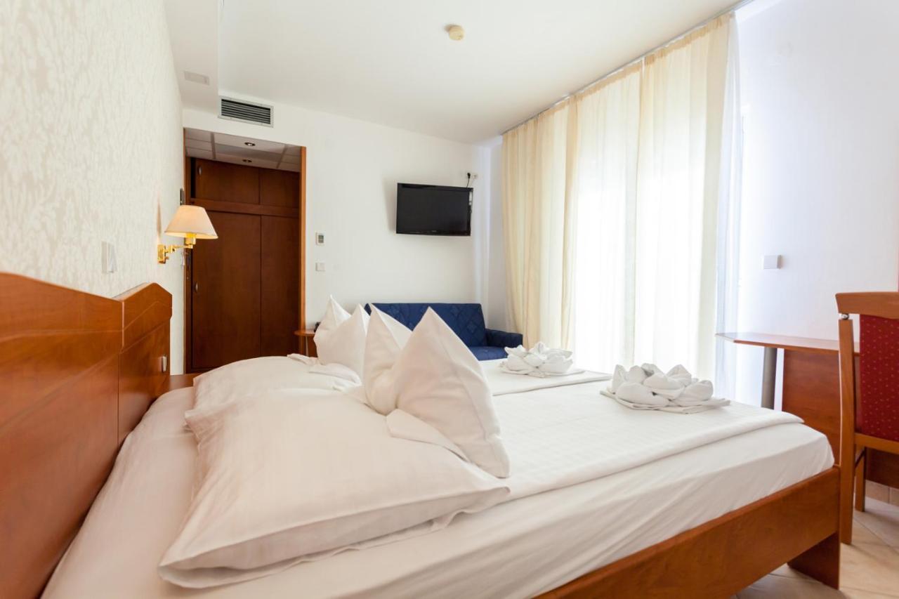 Hotel Adria マリンスカ エクステリア 写真