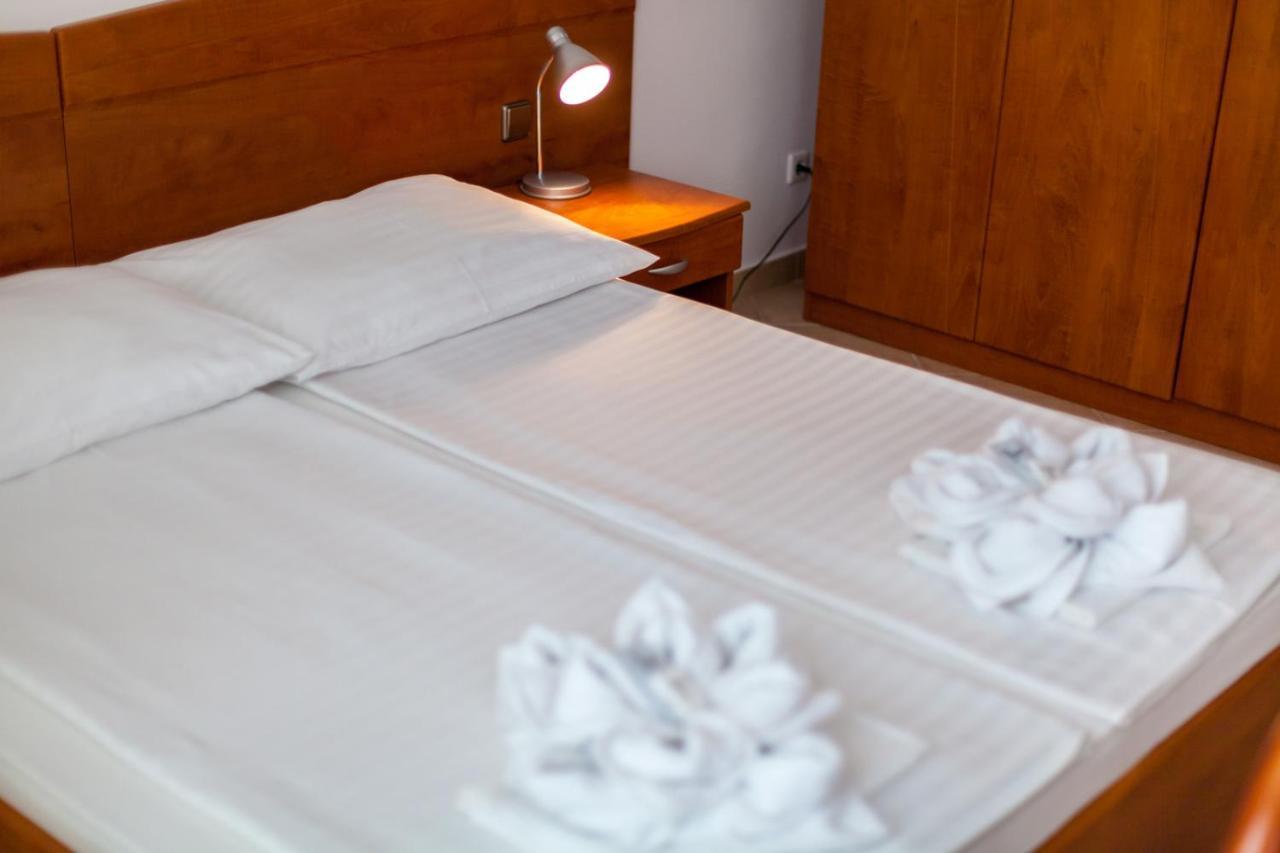 Hotel Adria マリンスカ エクステリア 写真