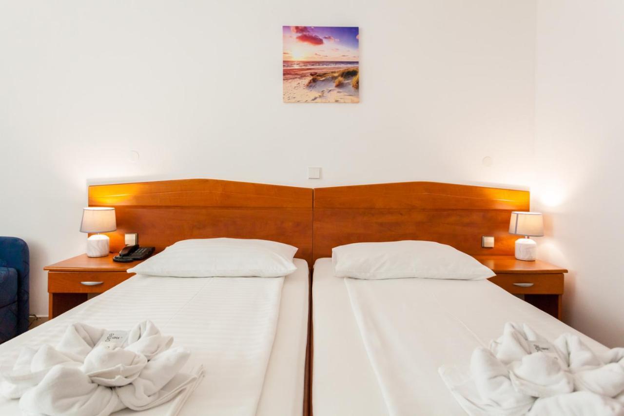 Hotel Adria マリンスカ エクステリア 写真
