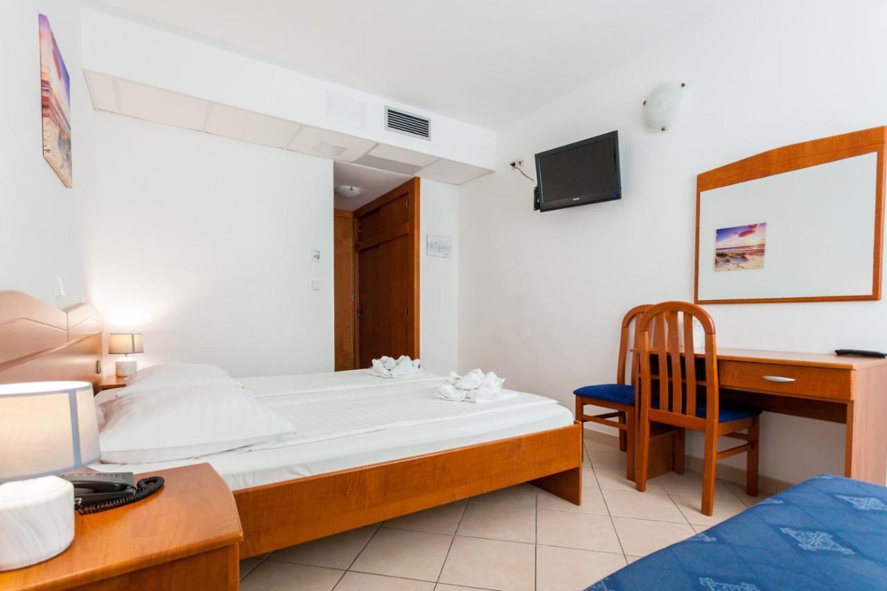 Hotel Adria マリンスカ エクステリア 写真